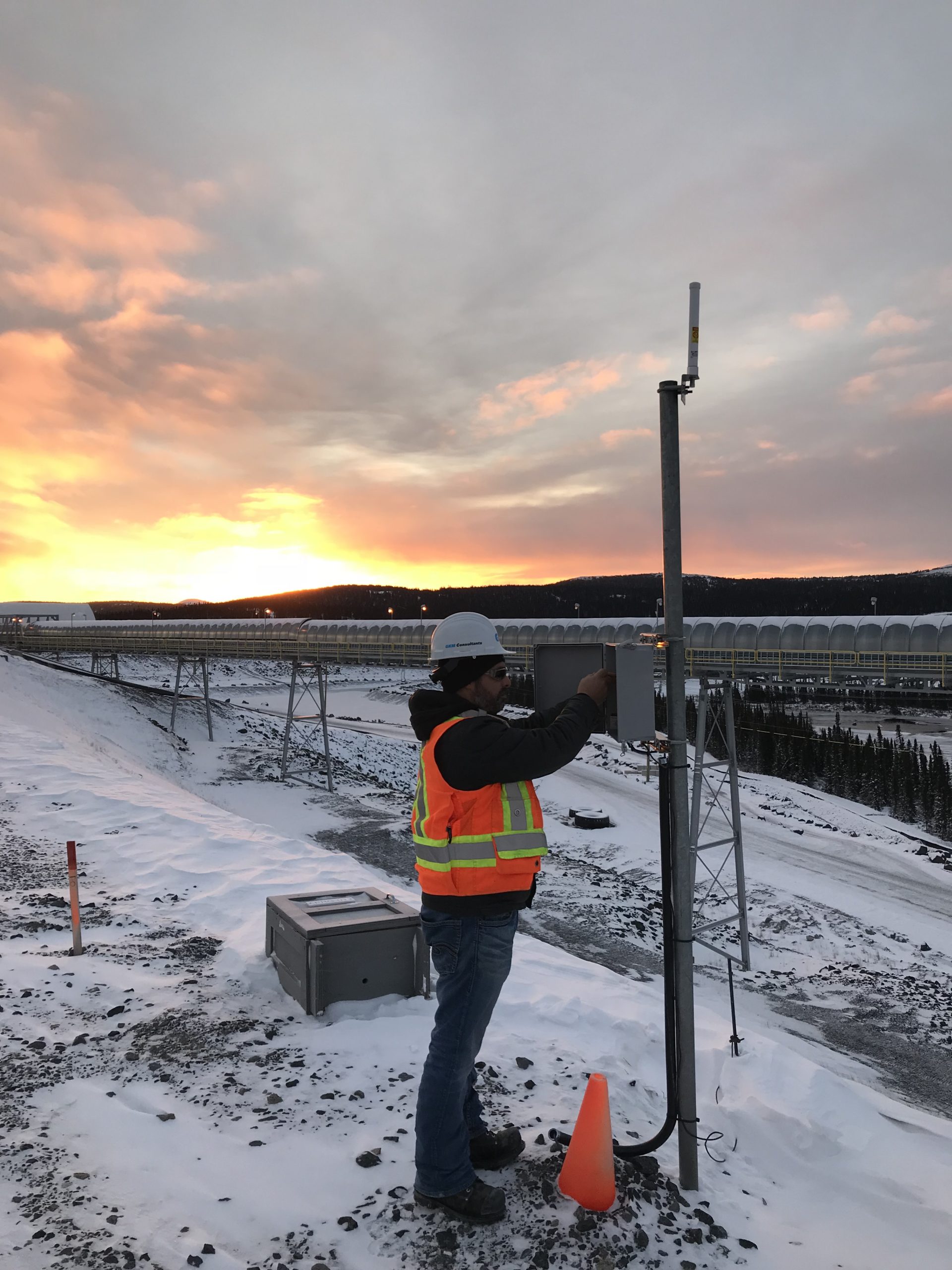 Cómo una gran presa de relaves canadiense mejora la calidad de los datos de monitorización y aumenta la seguridad del personal, reduciendo costos