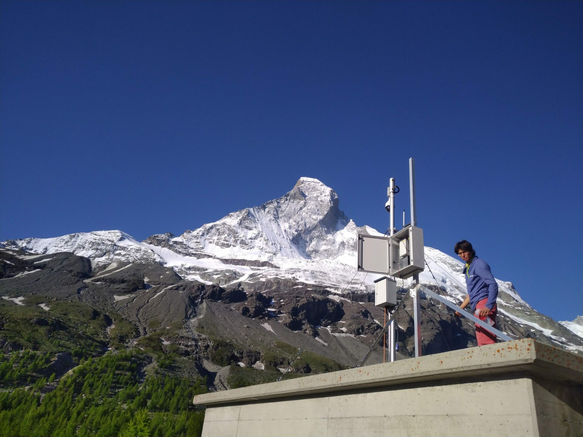 Uso de tecnología inalámbrica para el monitoreo de paredes rocosas en senderos de montaña