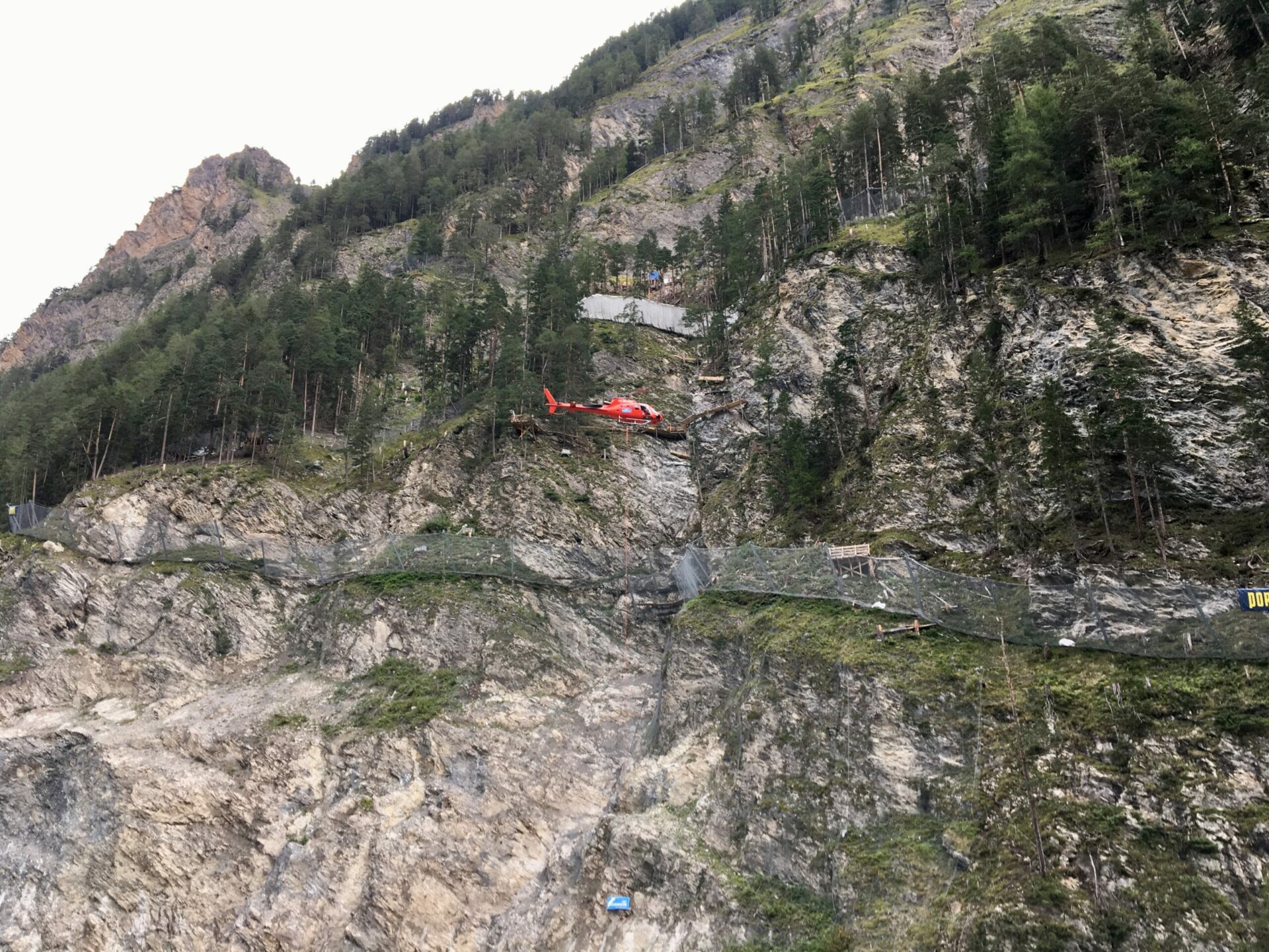 Protección de una toma de central hidroeléctrica frente al riesgo de desprendimientos de rocas