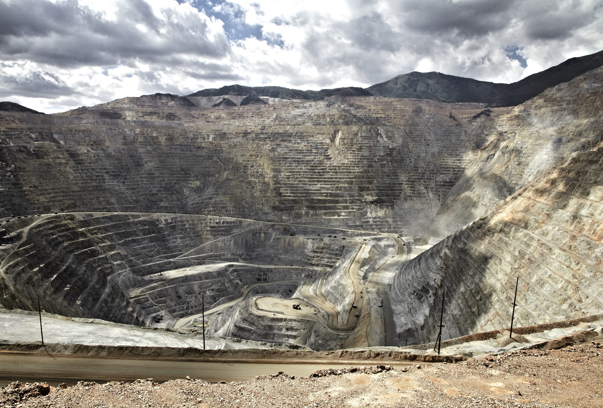 Monitoring water level, dewatering and pumping stations for an open-pit gold mine in Nevada, USA